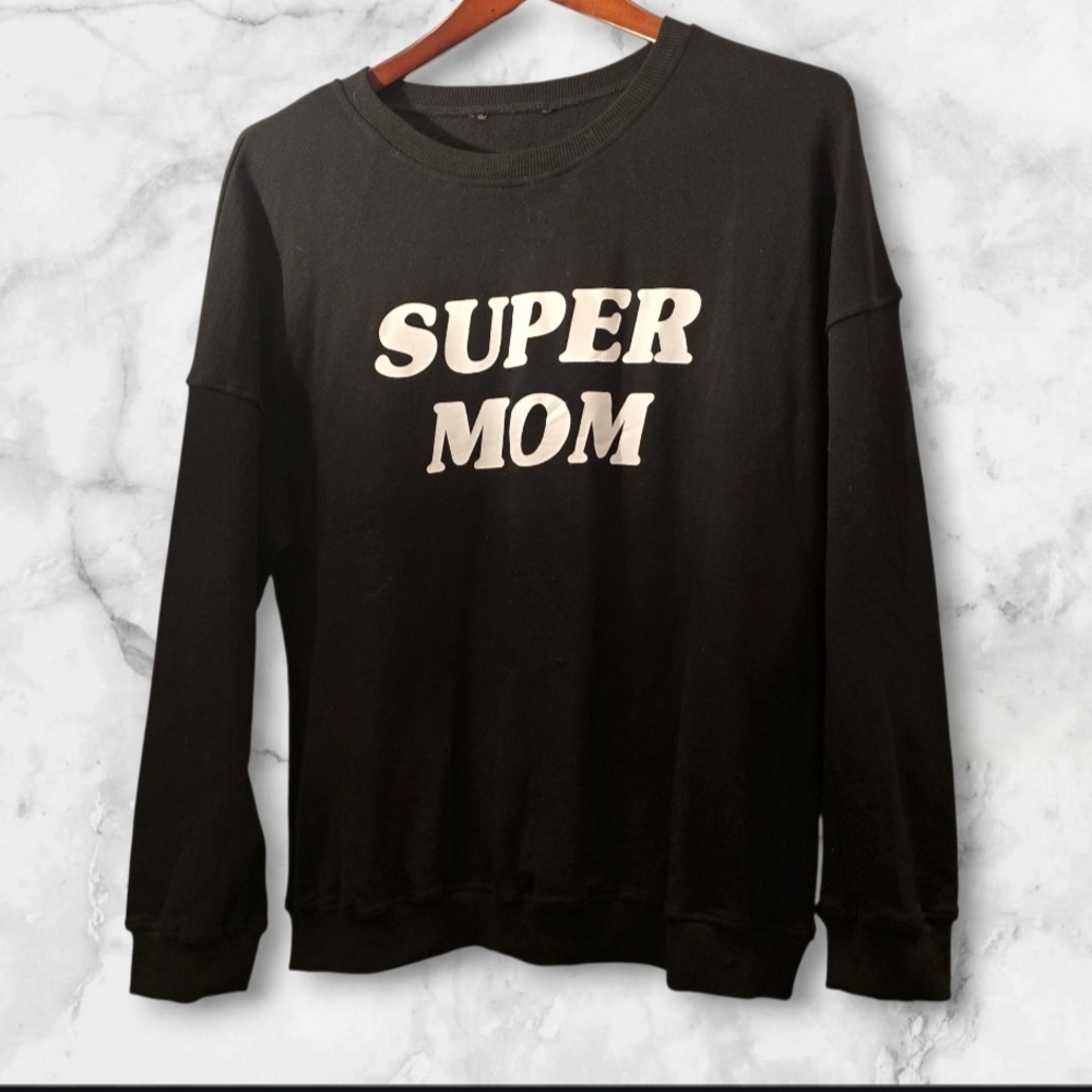 Chic Black "Super Mom' Women's Sweatshirt